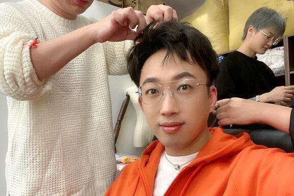 《鬓边》为黄晓明去油成功 抛开抄袭门 于正的市场洞察力确实敏锐