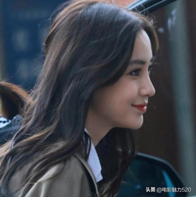 夫妻各忙各的，黄晓明与女主甜蜜逛街，Angelababy复工状态也极佳