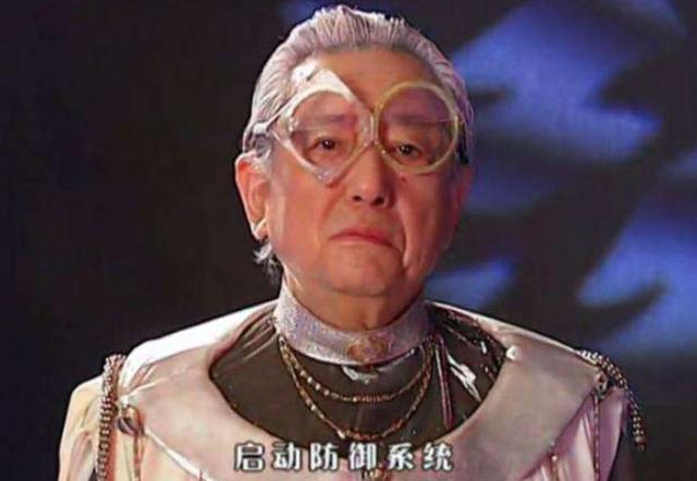 快乐星球老顽童爷爷近照曝光，87岁仍精神矍铄，身姿挺拔气场依旧
