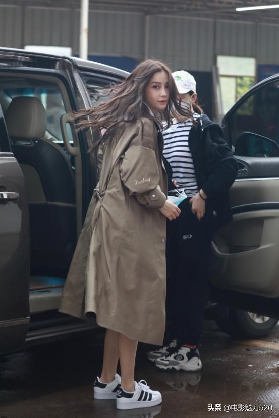 夫妻各忙各的，黄晓明与女主甜蜜逛街，Angelababy复工状态也极佳