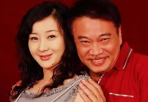 与周星驰闹不和？和周润发借钱被拒，有过三段情的吴孟达也风流